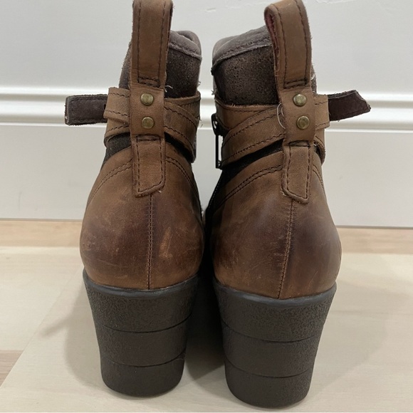 UGG Women's Size 8 Emalie Waterproof Wedge Leather Ankle Booties Brown 1008017 - Picture 6 of 14